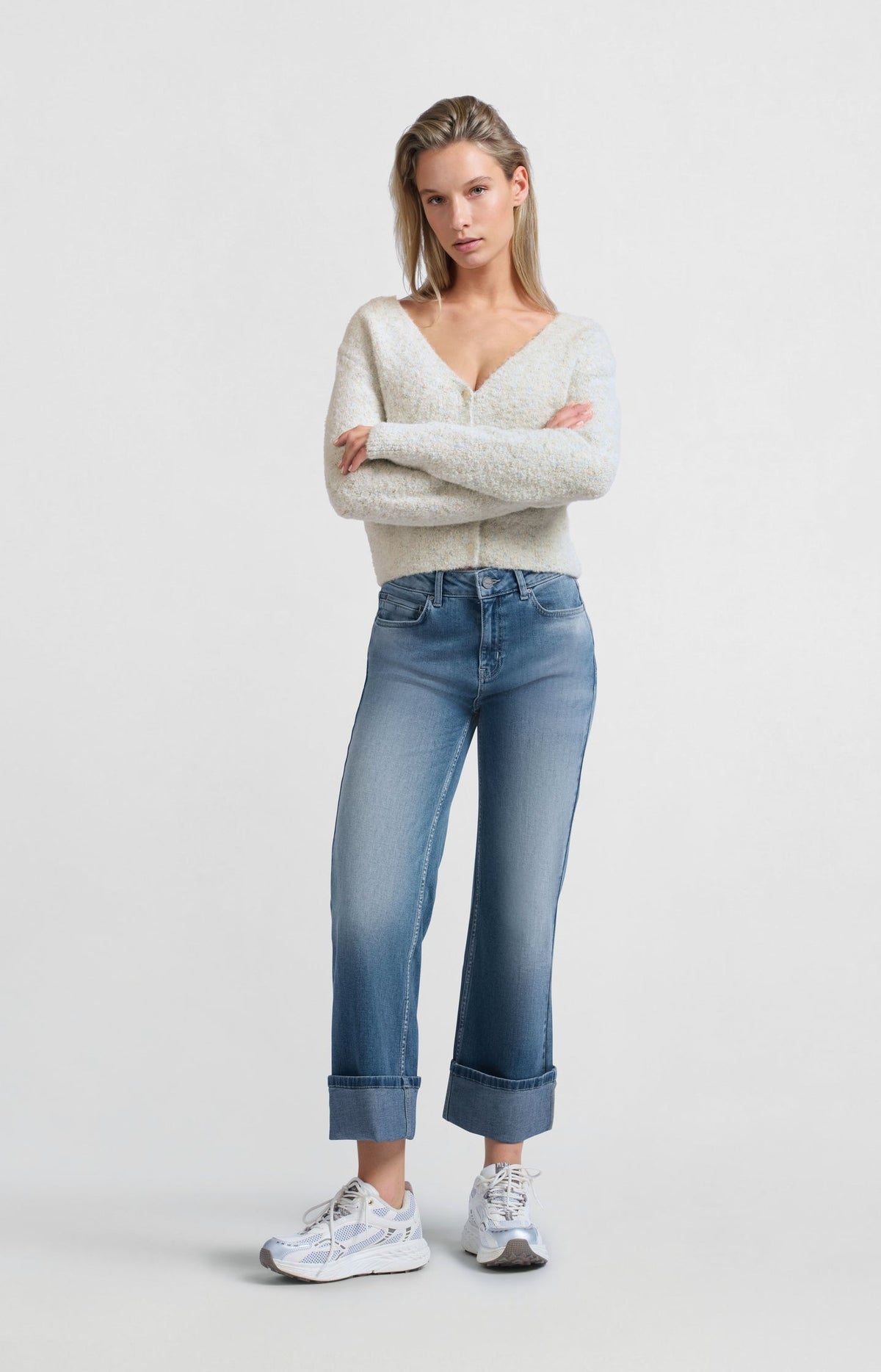 Mid waist denim with rolled-up hem