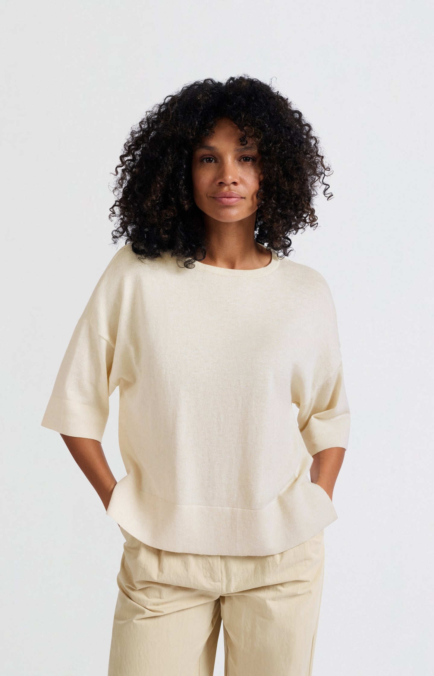 Oversized fine knitted T-shirt with mid-length sleeves - Type: lookbook