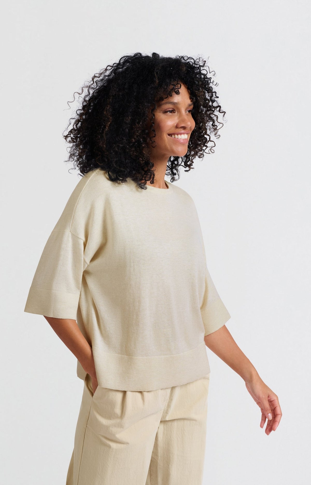 Oversized fine knitted T-shirt with mid-length sleeves