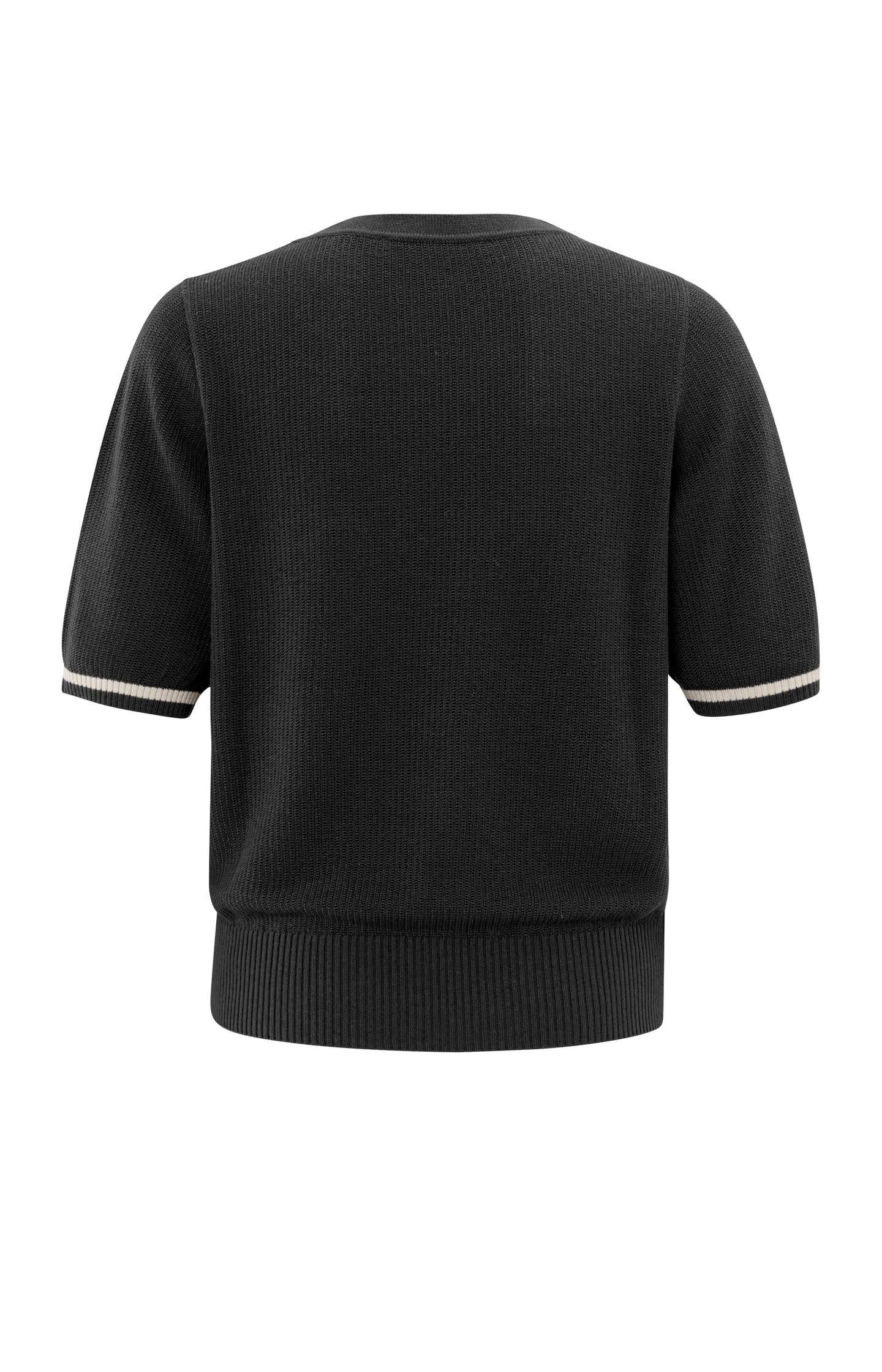 Ribbed sweater with round neck and short sleeves