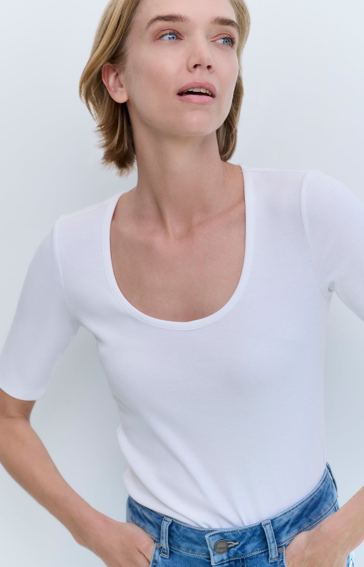 Ribbed T-shirt with round neck and half-length sleeves 01-719063-501 Pure White