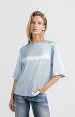 Satin oversized T-shirt with round neckline - Type: lookbook