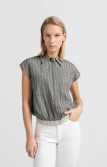 Sleeveless blouse with elastic waist and loose fit - Type: lookbook