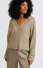 Soft ribbed sweater with V-neck and long sleeves