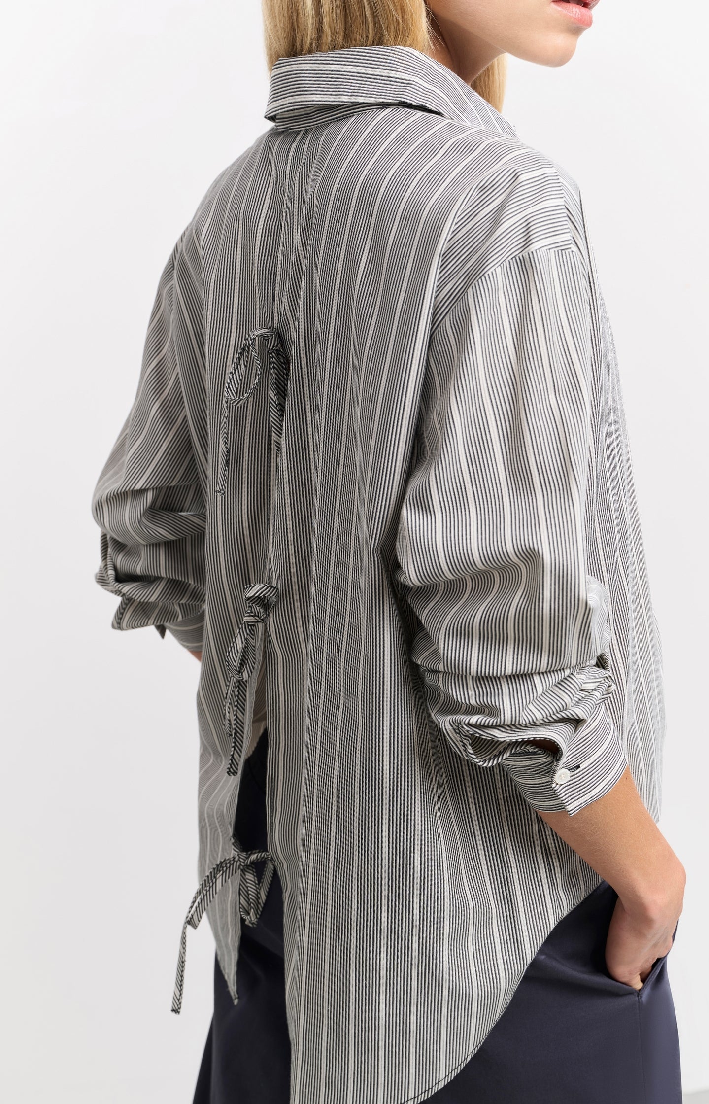 Striped shirt with bow details on the back