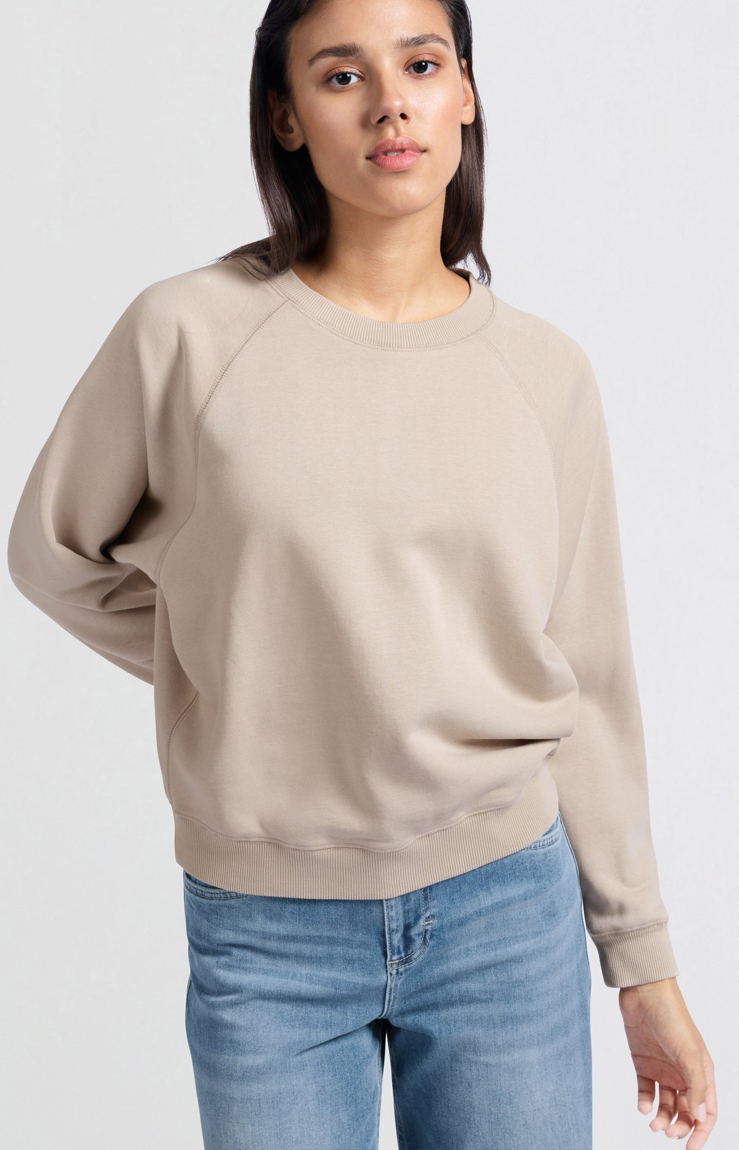 Sweater with round neck and raglan sleeves