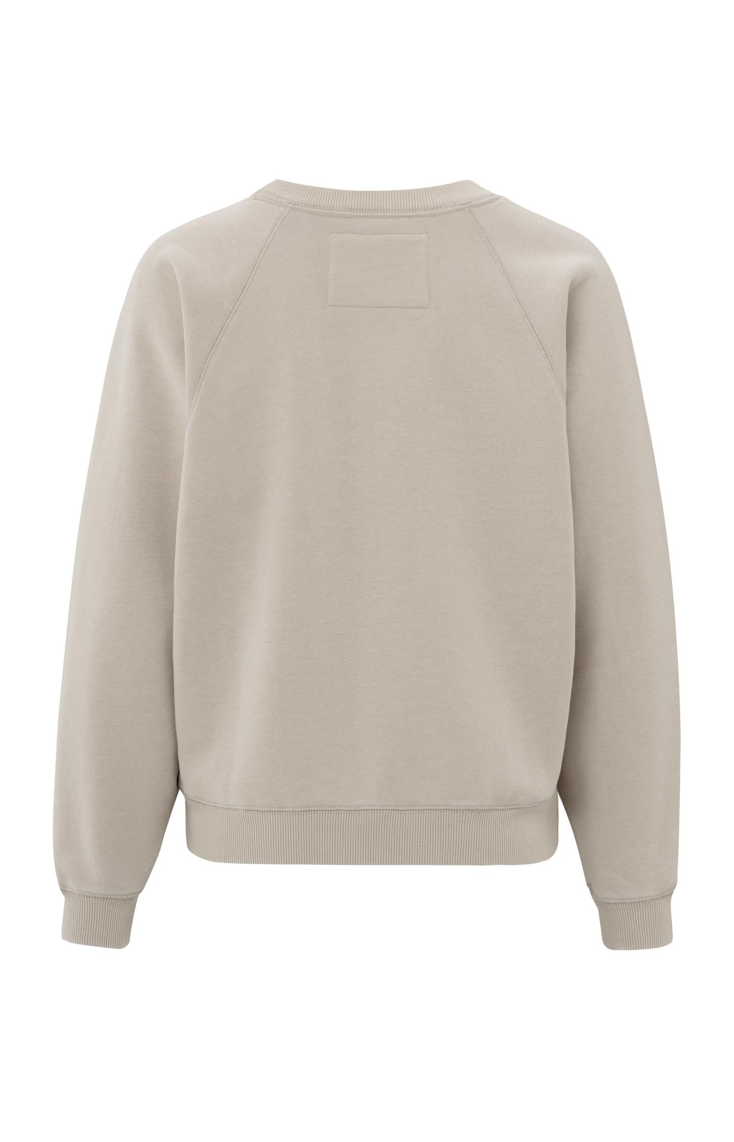 Sweater with round neck and raglan sleeves