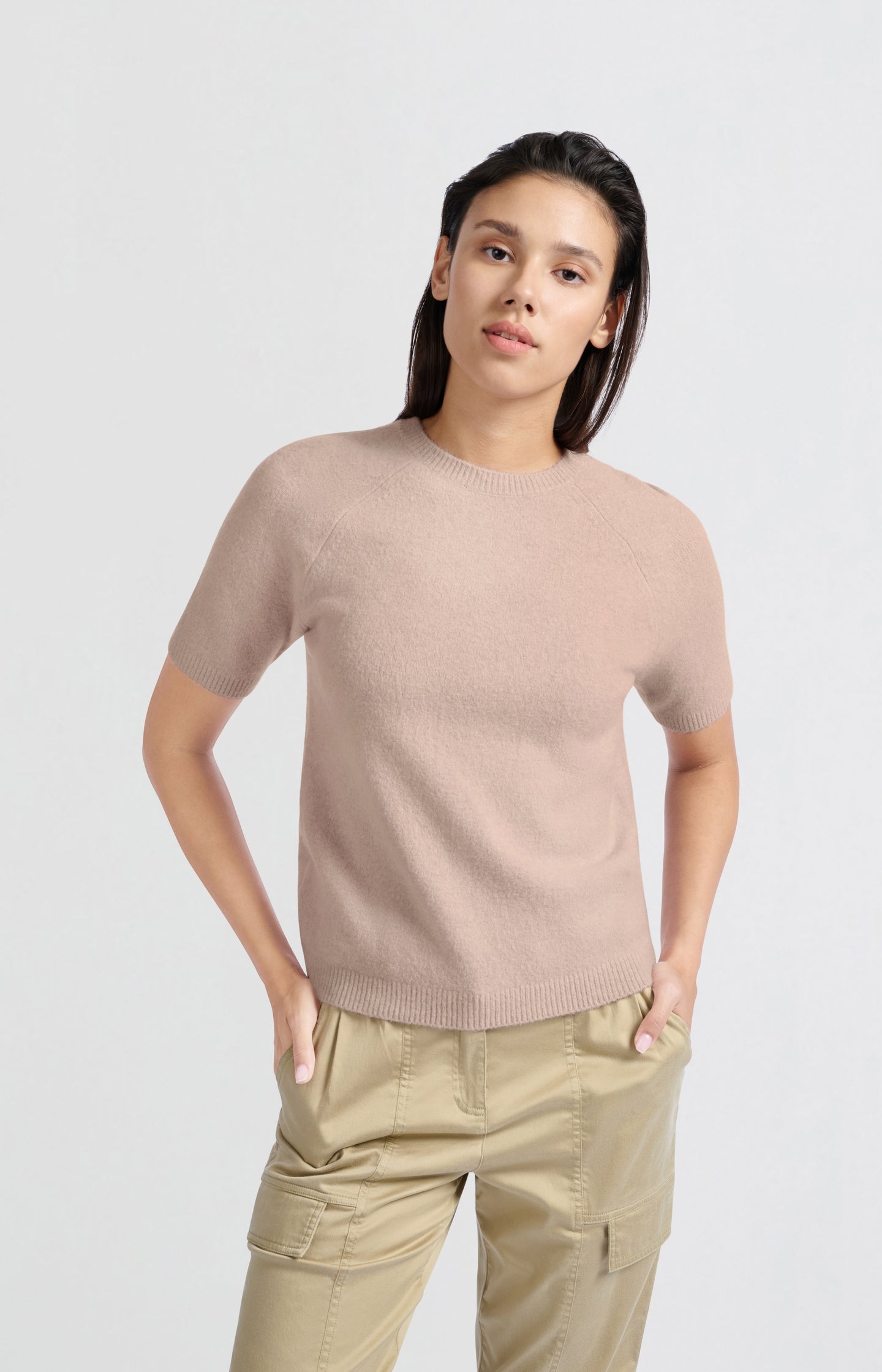 Sweater with short raglan sleeves and round neckline - Type: lookbook