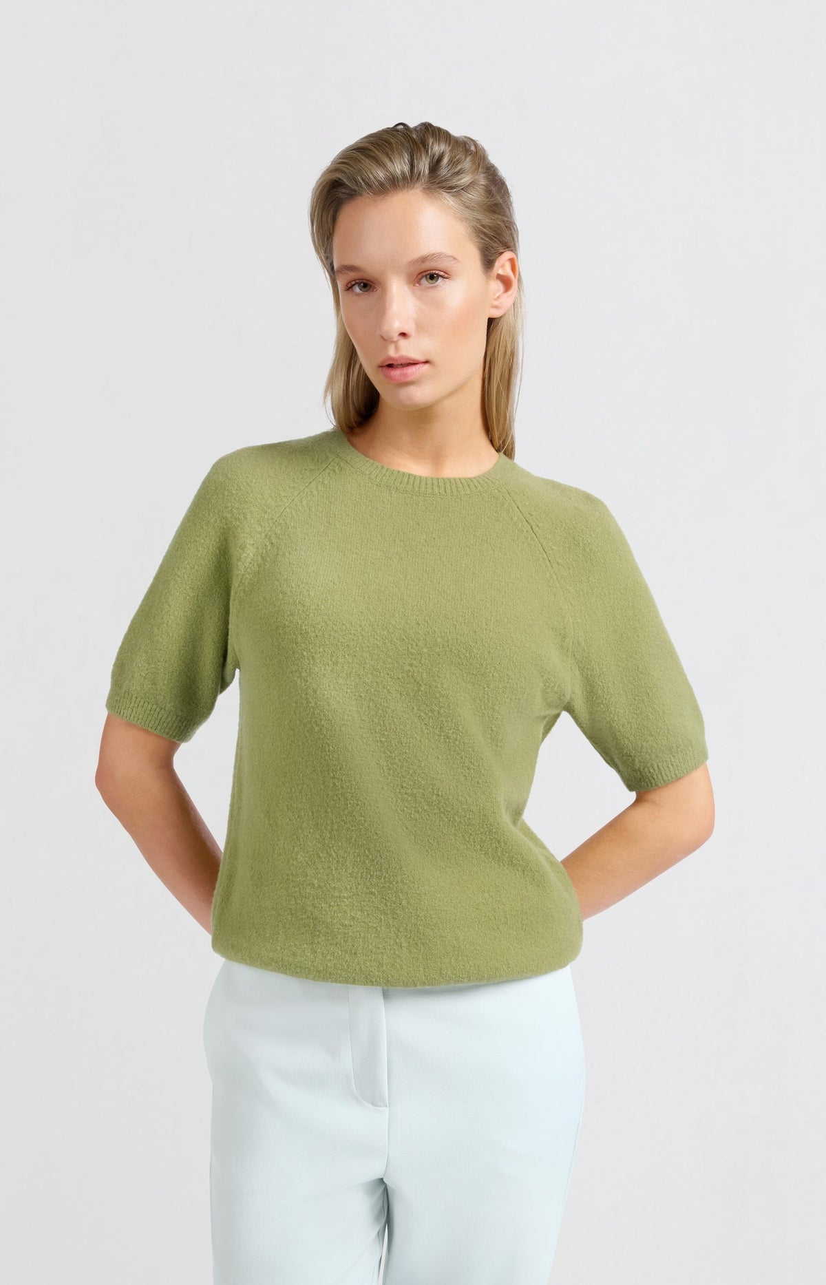 Sweater with short raglan sleeves and round neckline