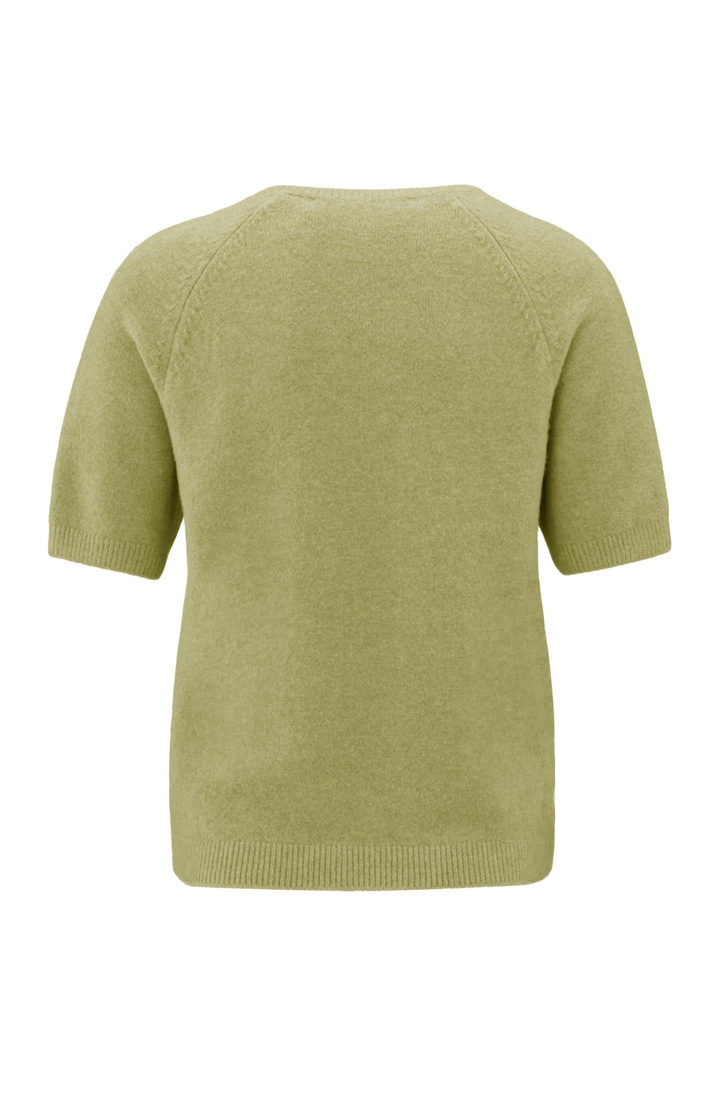 Sweater with short raglan sleeves and round neckline