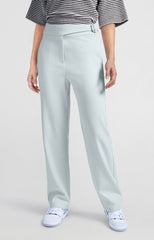 Trousers with high waist and buckle closure